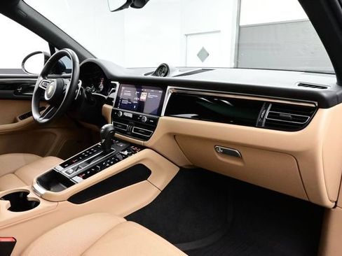 Certified 2022 Porsche Macan S AWD/4WD image 19