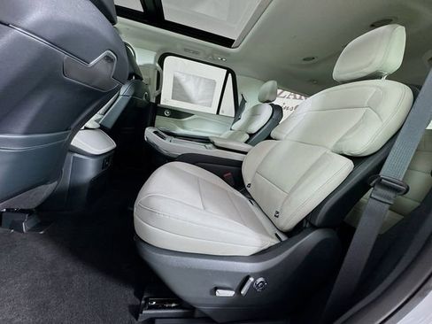 New 2026 Lincoln Navigator Reserve AWD/4WD image 27
