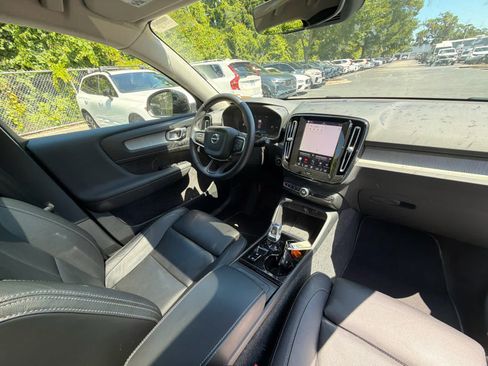 Used 2025 Volvo XC40 B5 Plus AWD/4WD image 20