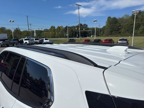 Used 2025 GMC Acadia Elevation image 9