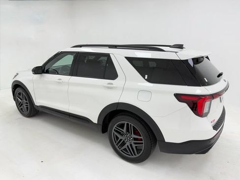 Used 2025 Ford Explorer ST RWD image 37