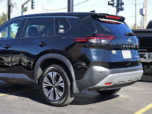 Used 2021 Nissan Rogue SV image 12