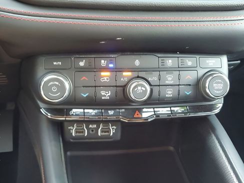 Used 2024 Dodge Durango GT image 32