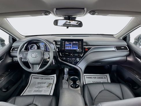 Used 2022 Toyota Camry SE FWD image 12