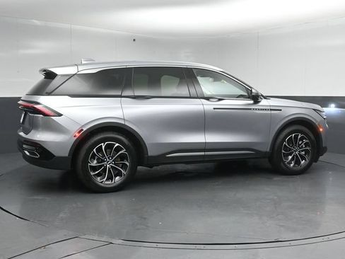 Certified 2025 Lincoln Nautilus Premier AWD/4WD image 4