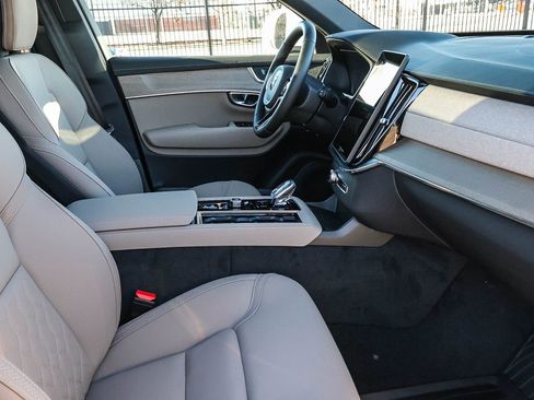 Used 2026 Volvo XC90 B5 Plus w/ Protection Package AWD/4WD image 18