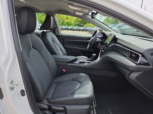Used 2024 Toyota Camry SE w/ Convenience Package FWD image 15