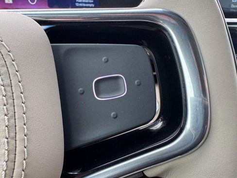 Certified 2024 Lincoln Nautilus Reserve image 19