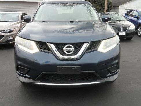 Used 2015 Nissan Rogue S image 2