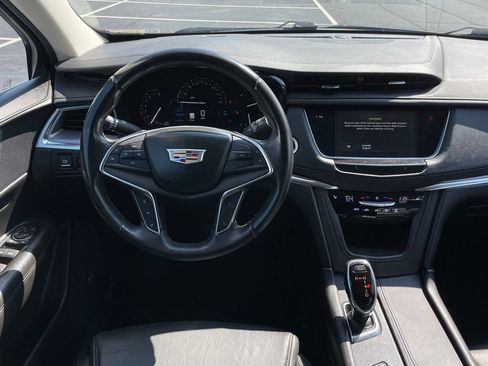 Used 2018 Cadillac XT5 Luxury w/ Driver Awareness Package FWD image 11