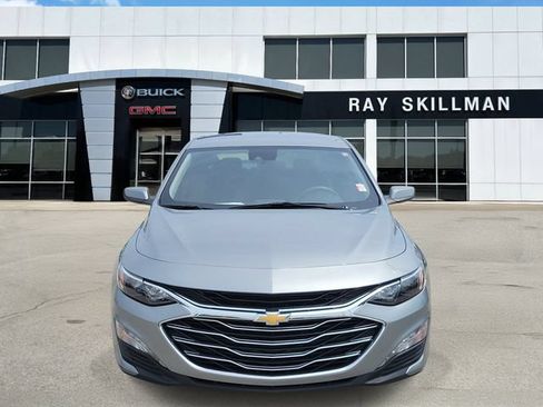 Used 2025 Chevrolet Malibu LT FWD image 2