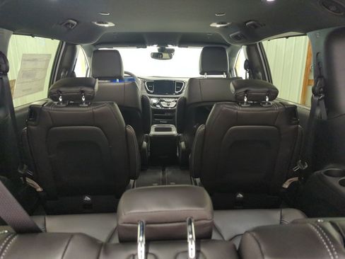 New 2026 Chrysler Pacifica Select image 10