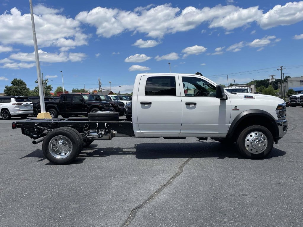 New 2026 RAM 5500 Tradesman w/ Chrome Appearance Group AWD/4WD image 10