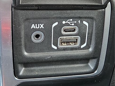 Used 2022 Jeep Wrangler Unlimited Sahara w/ Cold Weather Group image 19