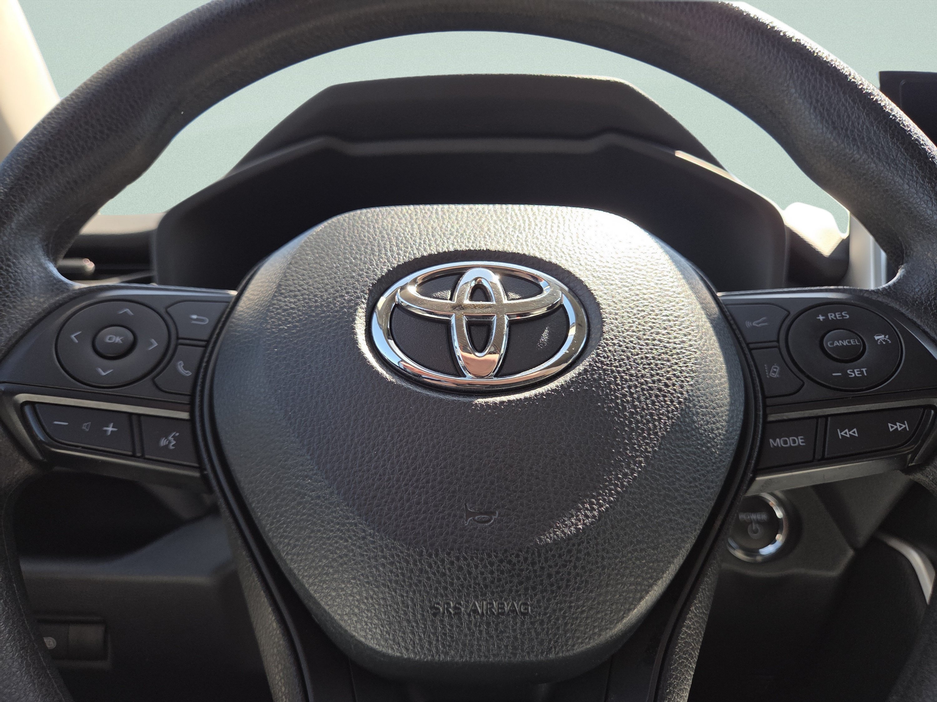 Used 2025 Toyota RAV4 XLE AWD/4WD image 31