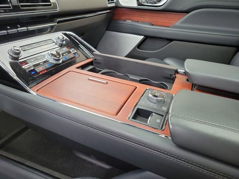 Used 2024 Lincoln Navigator L Reserve image 29