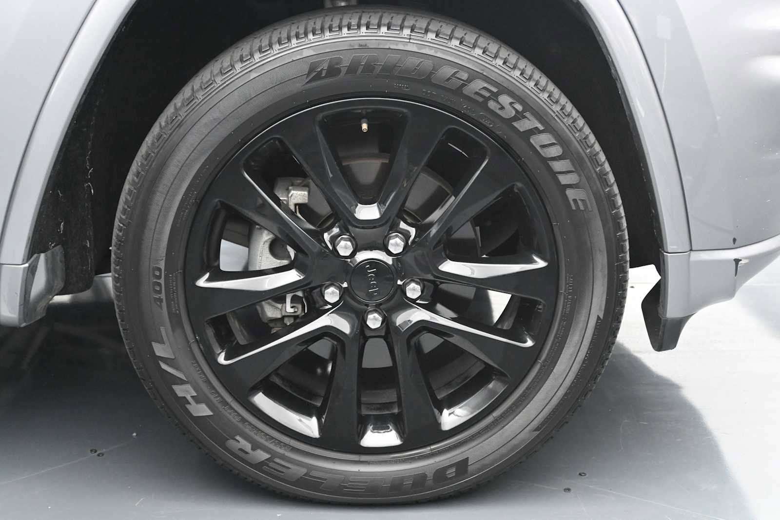 Used 2019 Jeep Grand Cherokee Altitude AWD/4WD image 23