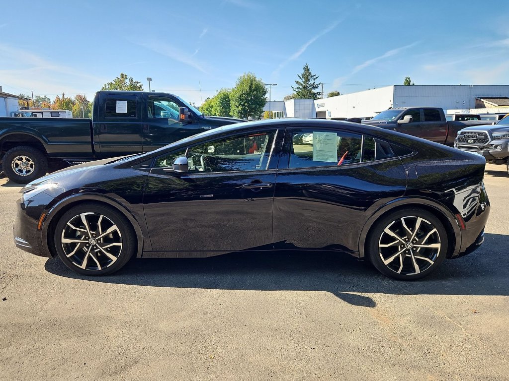 Used 2024 Toyota Prius Prime FWD image 4