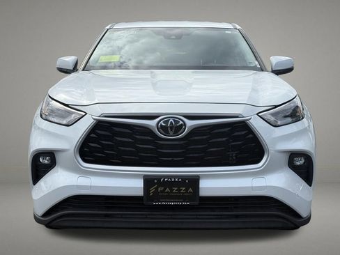 Used 2023 Toyota Highlander LE FWD image 9