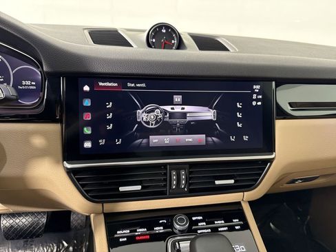 Certified 2023 Porsche Cayenne AWD/4WD image 31