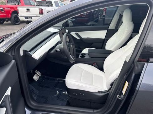 Used 2022 Tesla Model Y Performance image 10