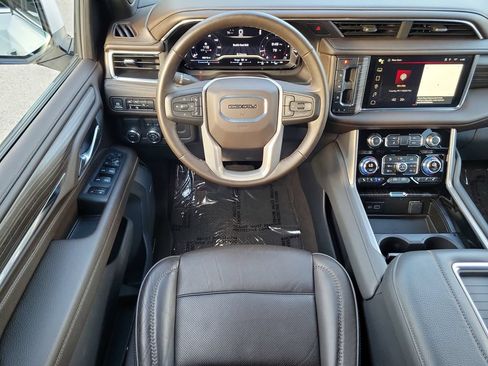 Used 2024 GMC Yukon XL Denali RWD image 25