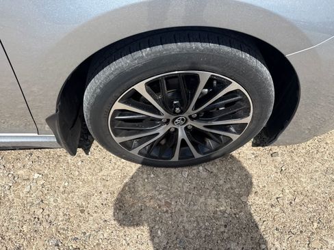 Used 2020 Toyota Camry SE w/ Convenience Package FWD image 5
