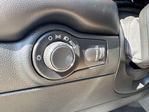 Used 2025 Dodge Durango GT AWD/4WD image 37