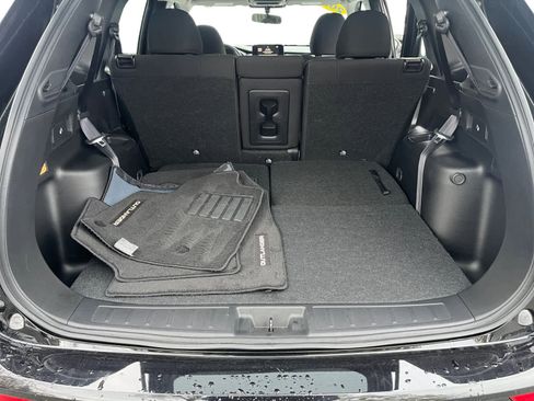 Used 2024 Mitsubishi Outlander ES image 19