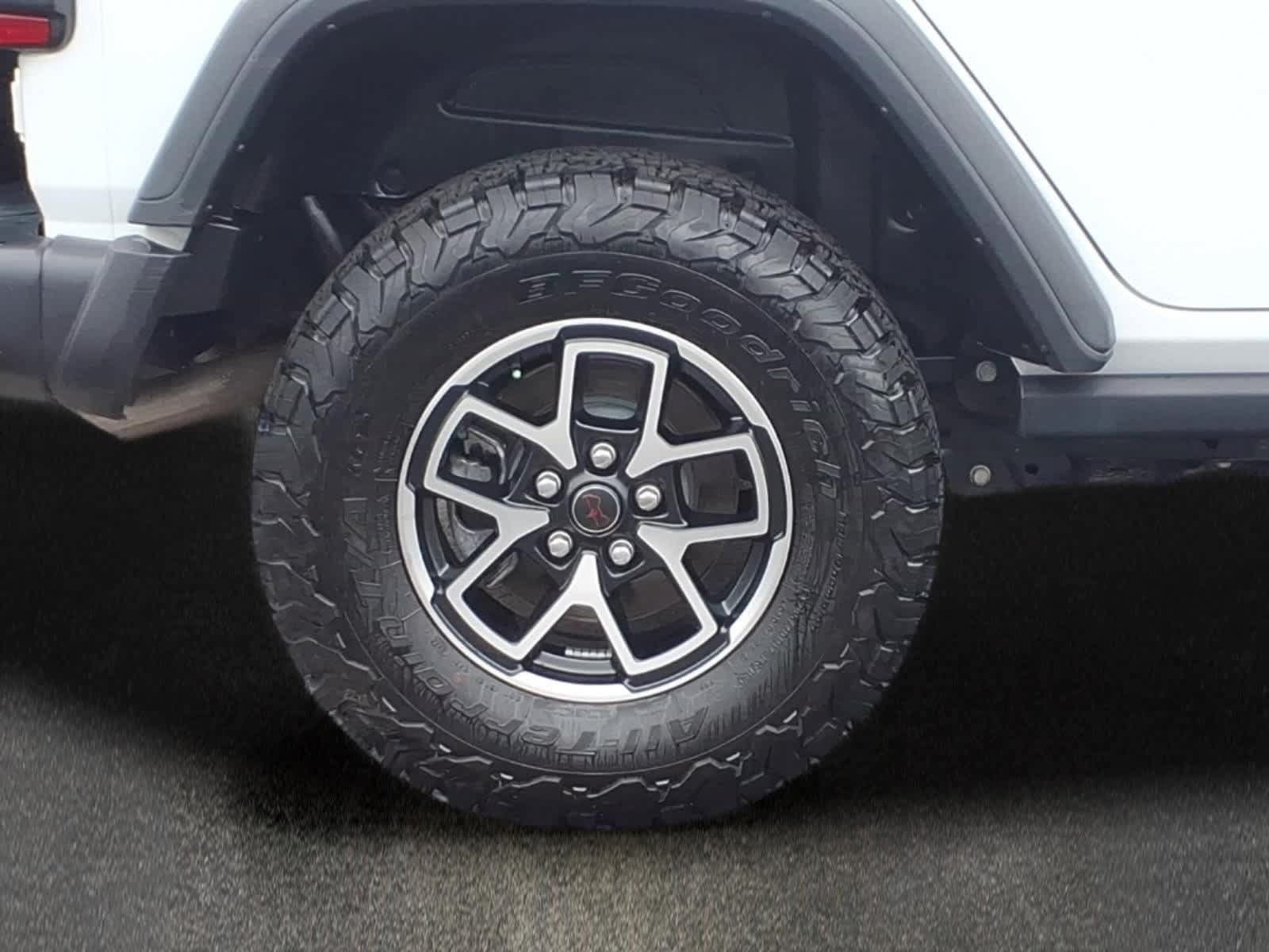 Used 2026 Jeep Wrangler Unlimited Rubicon AWD/4WD image 3