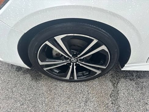 Used 2022 Nissan Sentra SR w/ SR Premium Package FWD image 39