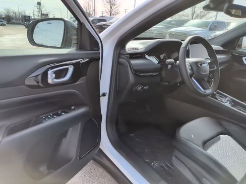 New 2026 Jeep Compass Latitude image 23