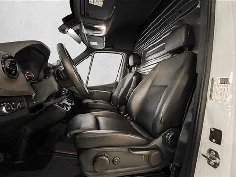 Used 2025 Mercedes-Benz Sprinter 2500 image 16