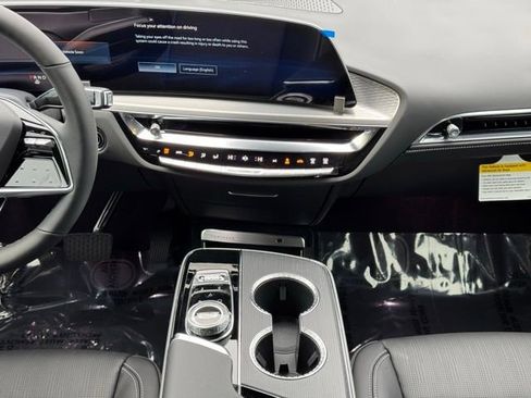 New 2025 Cadillac Lyriq Luxury image 25