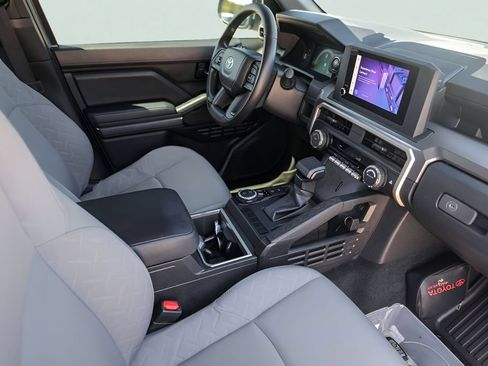 Used 2024 Toyota Tacoma SR5 AWD/4WD image 32