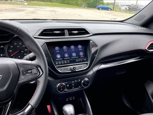 Used 2023 Chevrolet TrailBlazer RS w/ Convenience Package FWD image 9