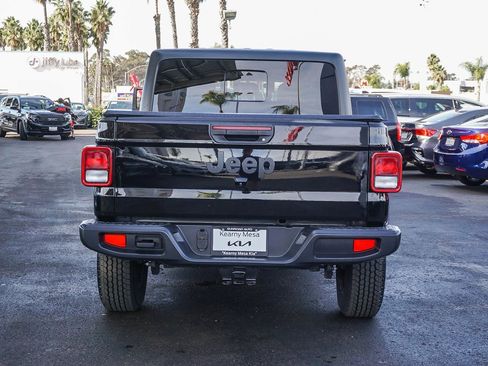 Used 2023 Jeep Gladiator Sport image 6