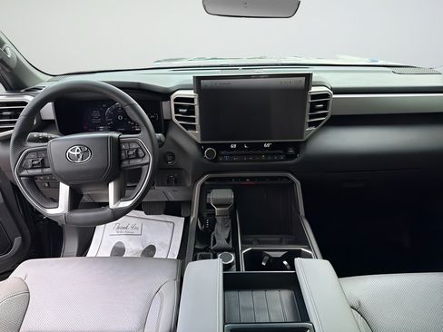 Used 2025 Toyota Tundra Limited AWD/4WD image 25