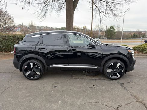 New 2026 Nissan Kicks SR w/ SR Premium Package image 8