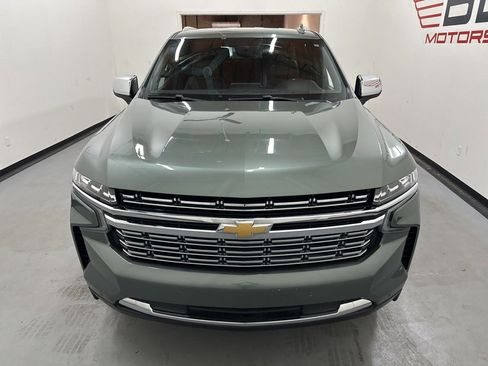 Used 2023 Chevrolet Suburban Premier image 3