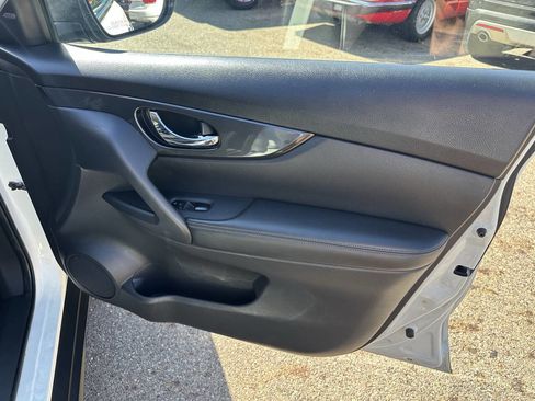 Used 2019 Nissan Rogue SV image 21