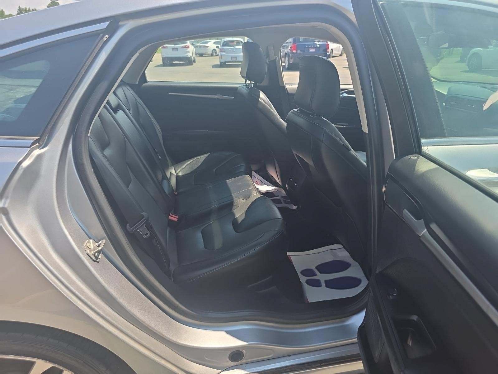 Used 2020 Ford Fusion Titanium FWD image 9