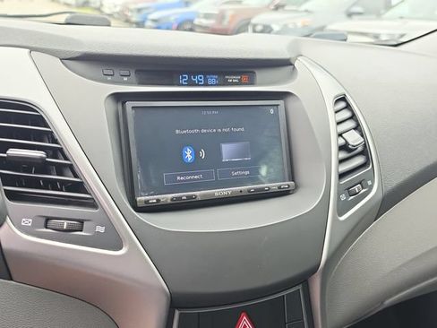 Used 2015 Hyundai Elantra SE w/ Option Group 02 FWD image 22