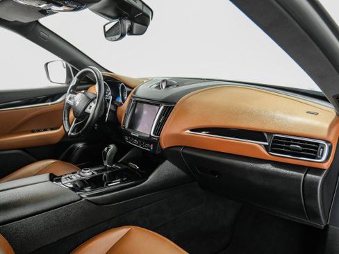 Used 2017 Maserati Levante S image 8