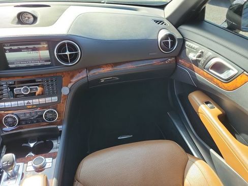 Used 2014 Mercedes-Benz SL 550 image 18
