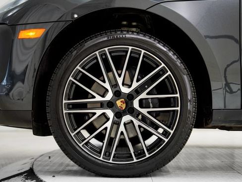 Certified 2026 Porsche Macan AWD/4WD image 31