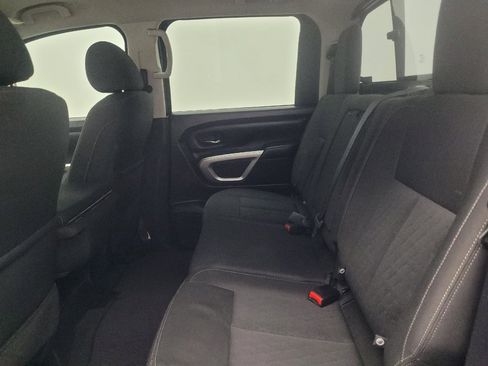 Used 2017 Nissan Titan SV RWD image 18