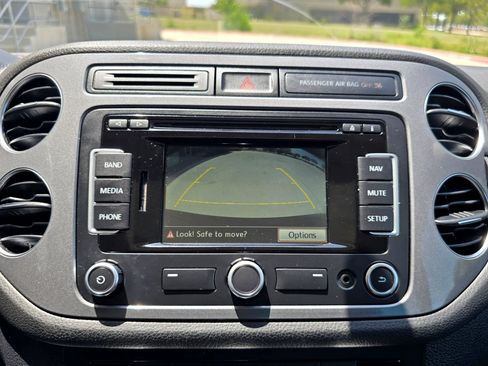 Used 2014 Volkswagen Tiguan SEL FWD image 33