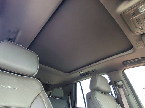 Used 2023 GMC Yukon Denali w/ LPO, Floor Liner Package AWD/4WD image 17
