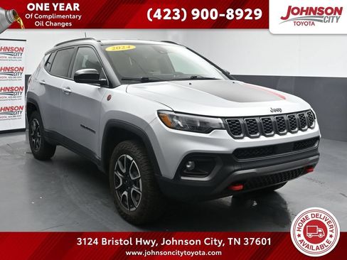 Used 2024 Jeep Compass Trailhawk AWD/4WD image 1